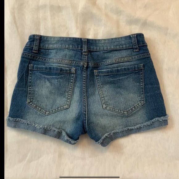 Low Waisted 2000’s Shorts - Picture 2 of 2
